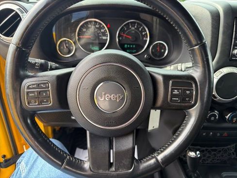 Used 2015 Jeep Wrangler Unlimited Sahara w/ Connectivity Group AWD/4WD image 34