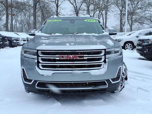 Used 2023 GMC Acadia SLE w/ Driver Convenience Package image 2