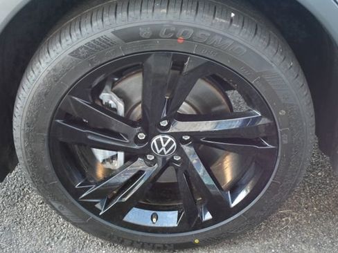 Used 2023 Volkswagen Tiguan SE R-Line image 52