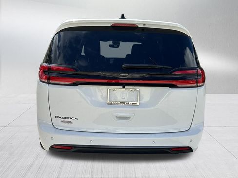 New 2026 Chrysler Pacifica Select image 6