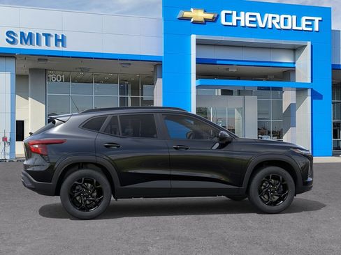 New 2026 Chevrolet Trax LT w/ Midnight Edition FWD image 5