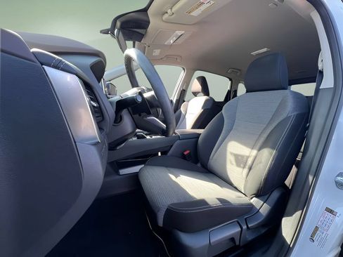 Used 2022 Nissan Rogue S FWD image 23