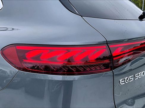 Used 2023 Mercedes-Benz EQS 580 4MATIC SUV image 28