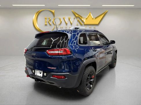 Used 2018 Jeep Cherokee Trailhawk image 7