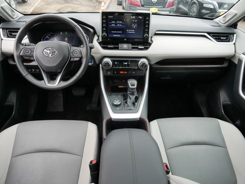 Used 2022 Toyota RAV4 Limited image 10
