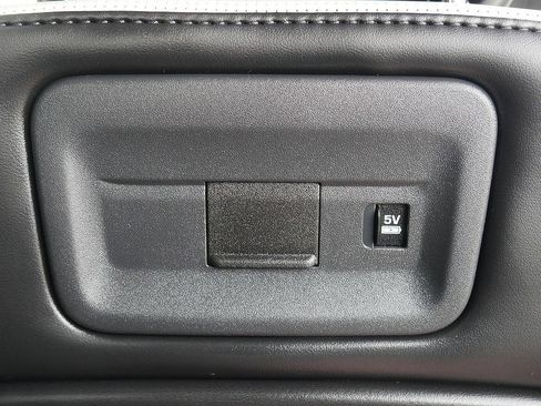 Used 2025 Land Rover Discovery Metropolitan Edition AWD/4WD image 72