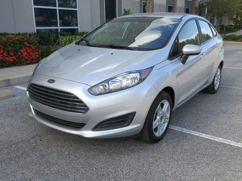 Used 2019 Ford Fiesta SE FWD image 1