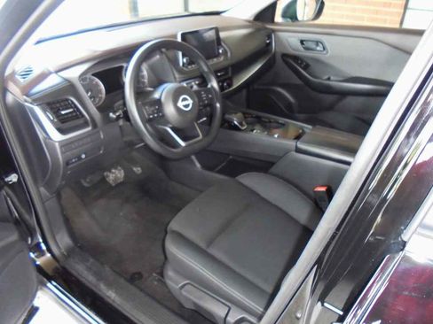 Used 2023 Nissan Rogue S image 7