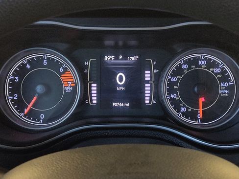 Used 2019 Jeep Cherokee Latitude w/ Popular Appearance Group FWD image 23