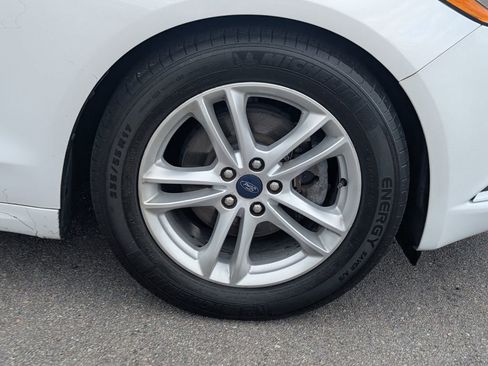 Used 2018 Ford Fusion SE w/ Fusion SE Technology Package image 9