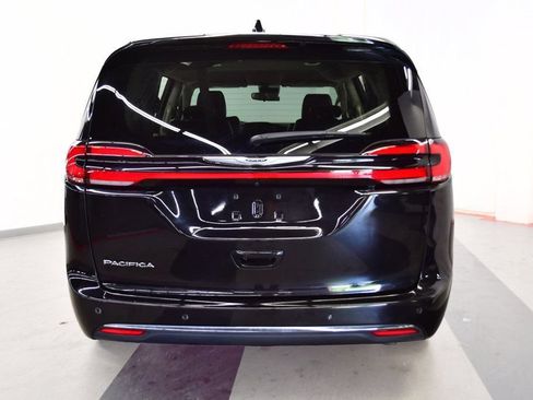 Used 2024 Chrysler Pacifica Touring-L FWD image 24