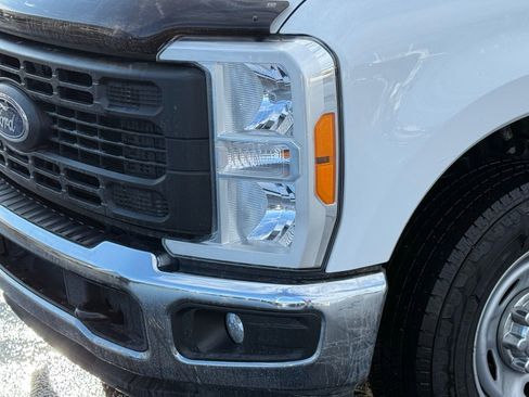 Used 2023 Ford F250 XL w/ XL Chrome Package image 9