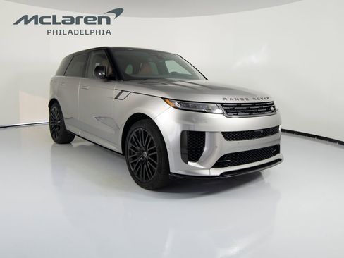 Used 2024 Land Rover Range Rover Sport image 3