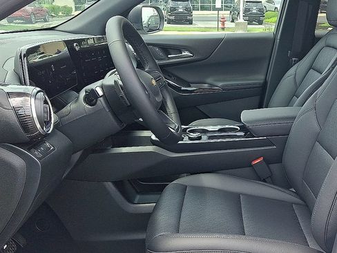 New 2027 Chevrolet Equinox LT w/ Convenience Package II FWD image 8