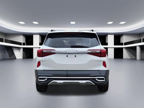 Certified 2022 Kia Seltos EX image 4