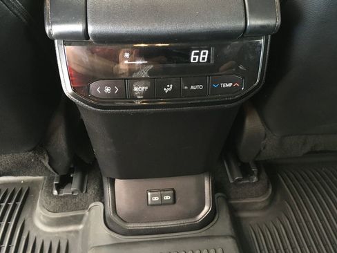 Used 2025 Toyota Highlander XSE AWD/4WD image 25