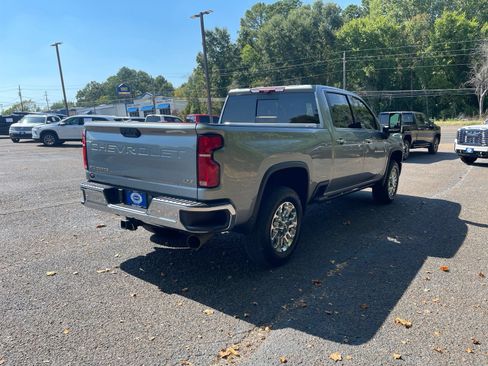 Used 2025 Chevrolet Silverado 2500 LTZ w/ LTZ Convenience Package AWD/4WD image 6