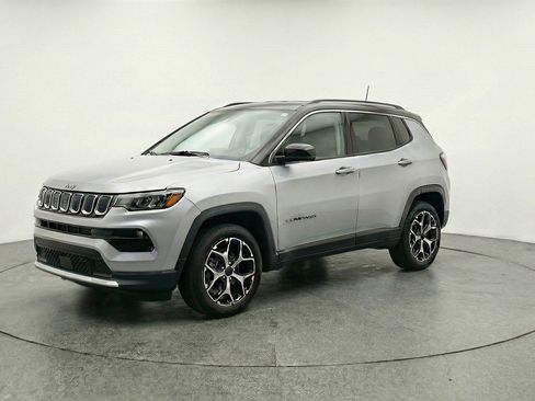 Used 2025 Jeep Compass Limited image 3