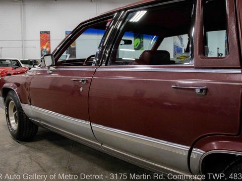 Used 1990 Cadillac Brougham image 22