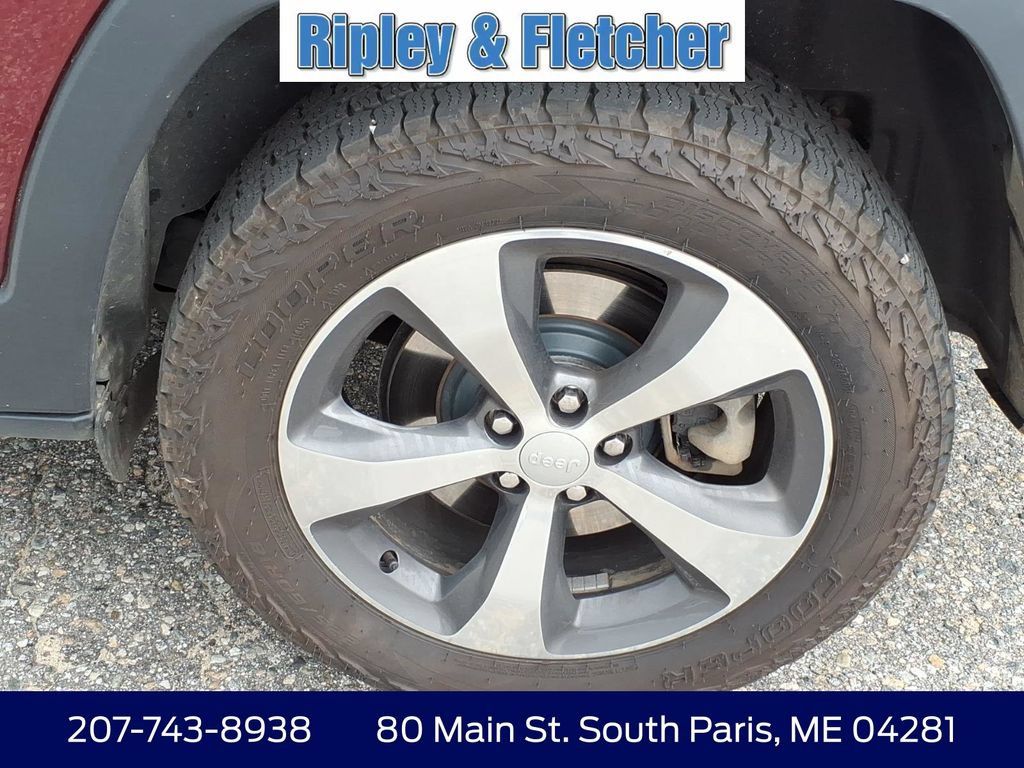 Used 2019 Jeep Cherokee Limited AWD/4WD image 9