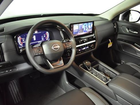 New 2026 Nissan Pathfinder SL AWD/4WD image 13