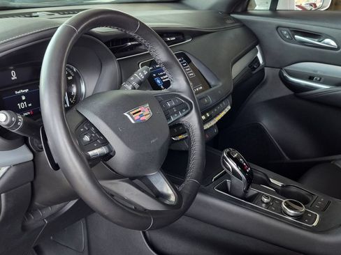 Used 2021 Cadillac XT4 Premium Luxury w/ Cold Weather Package FWD image 10