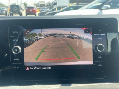 Used 2025 Volkswagen Jetta SE image 24