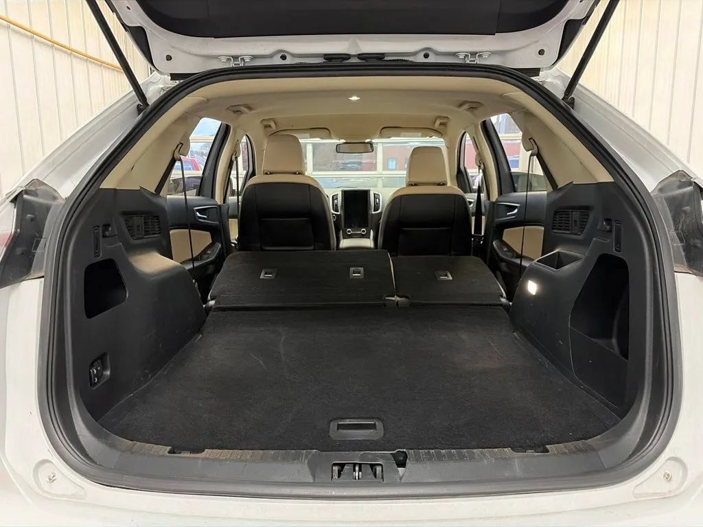 Used 2024 Ford Edge SEL AWD/4WD image 16
