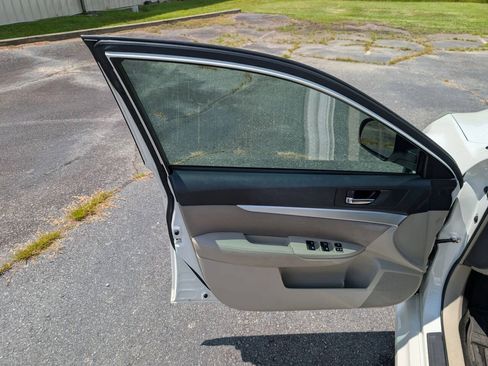 Used 2013 Subaru Legacy 2.5i Premium w/ All-Weather Pkg + Moonroof AWD/4WD image 32