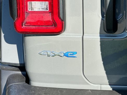 Used 2022 Jeep Wrangler Unlimited Sahara w/ Cold Weather Group image 6