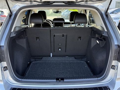 Used 2025 Volkswagen Taos SE image 9