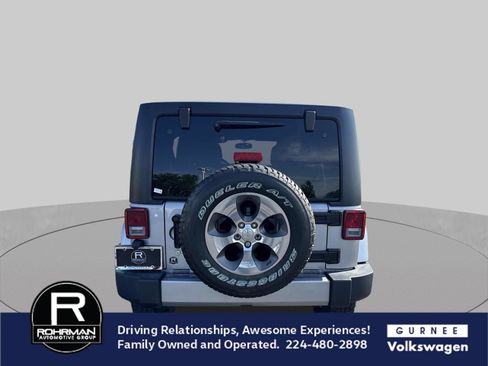 Used 2017 Jeep Wrangler Unlimited Sahara w/ Connectivity Group AWD/4WD image 9