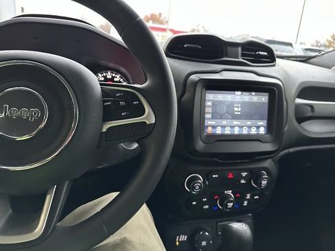 Used 2021 Jeep Renegade Sport image 32