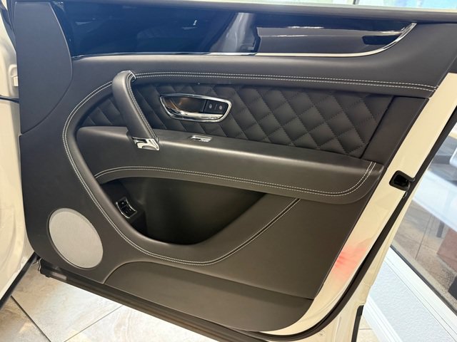 Used 2020 Bentley Bentayga AWD/4WD image 12