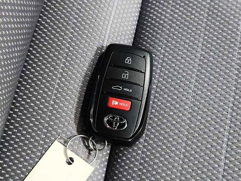 Certified 2025 Toyota Corolla SE image 31