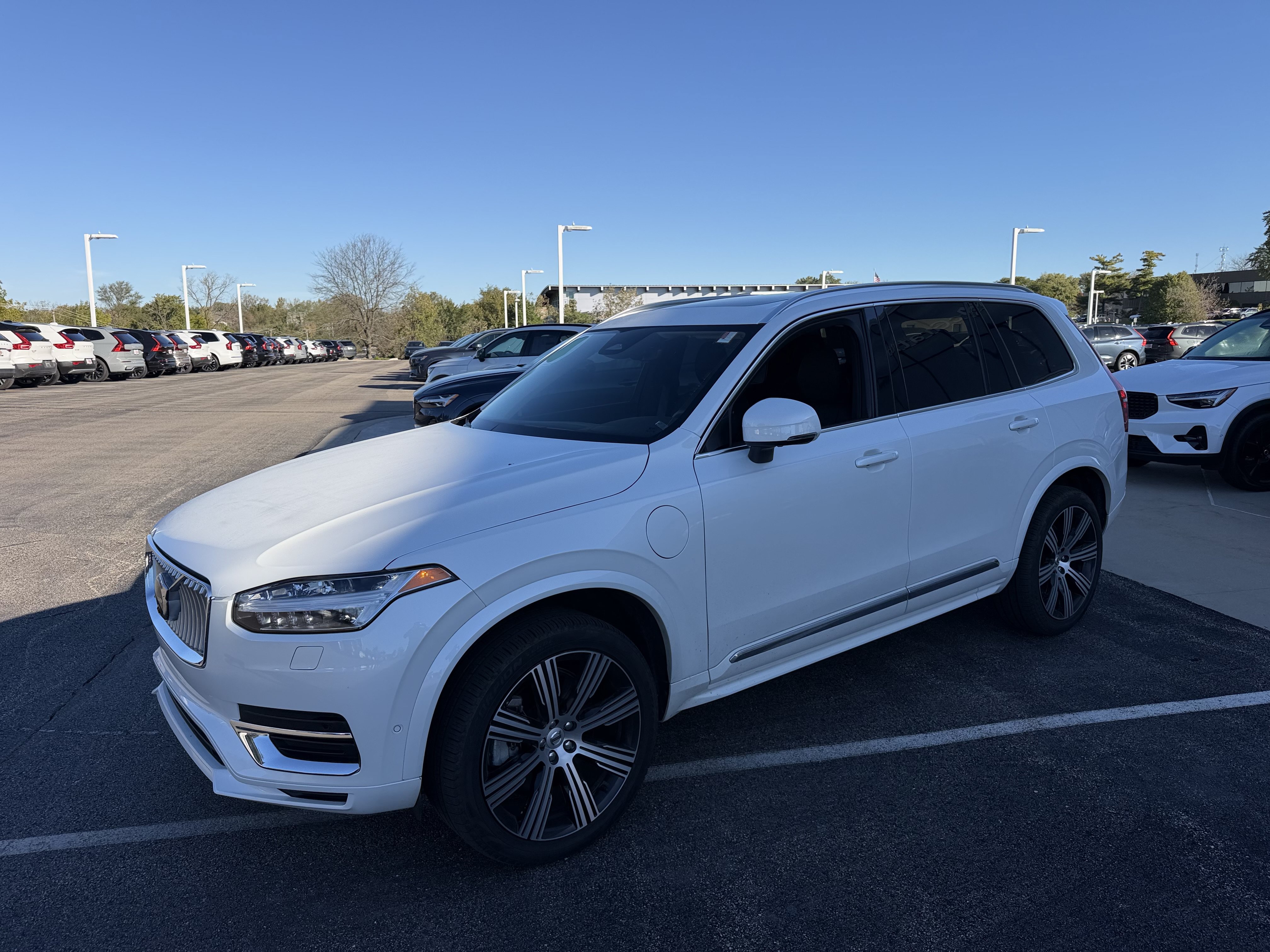 Used 2025 Volvo XC90 T8 Plus w/ Protection Package Premier AWD/4WD image 6