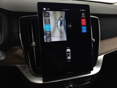 Certified 2026 Volvo XC90 B6 Plus AWD/4WD image 31