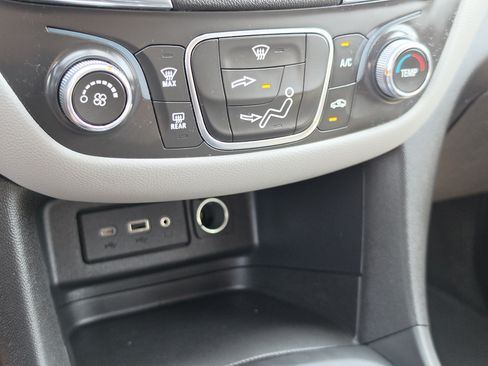 Used 2021 Chevrolet Equinox LT FWD image 23