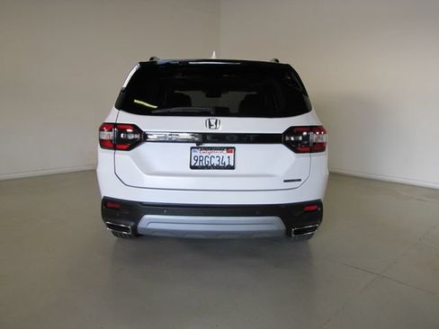 Certified 2025 Honda Pilot Touring image 24