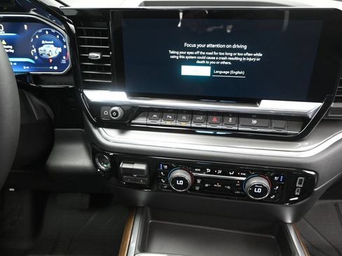 New 2026 Chevrolet Silverado 1500 High Country w/ High Country Premium Package AWD/4WD image 32
