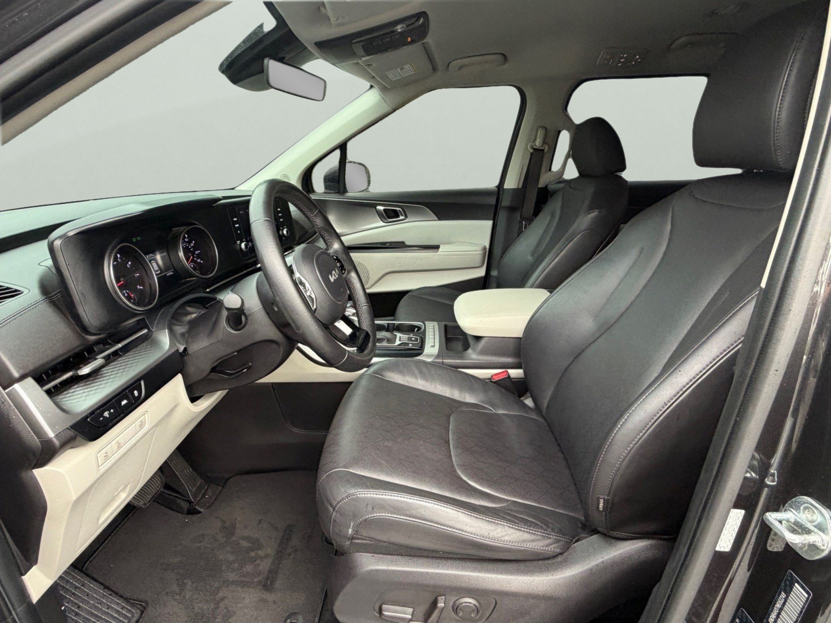 Used 2022 Kia Carnival LX FWD image 18
