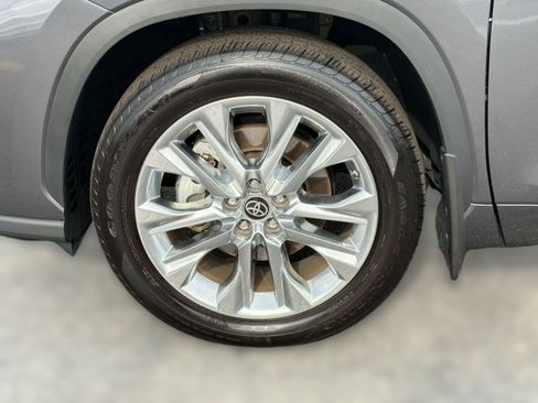 Certified 2024 Toyota Highlander Limited FWD image 13