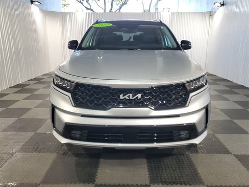 Certified 2022 Kia Sorento EX w/ Panoramic Sunroof Package image 2