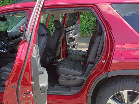 Used 2024 Honda Pilot Touring image 13