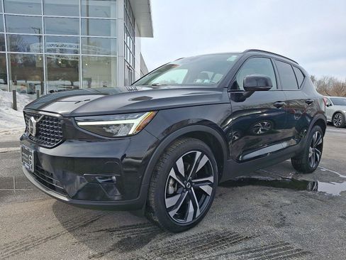 Certified 2023 Volvo XC40 B5 Plus w/ Protection Package Premier image 3