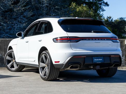 Certified 2025 Porsche Macan image 3