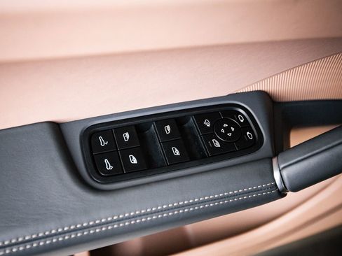 Certified 2023 Porsche Cayenne Platinum Edition AWD/4WD image 21