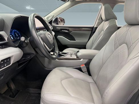 Used 2023 Toyota Highlander Platinum AWD/4WD image 4