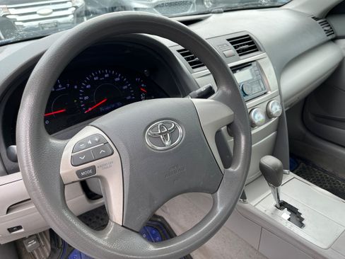 Used 2011 Toyota Camry LE FWD image 8