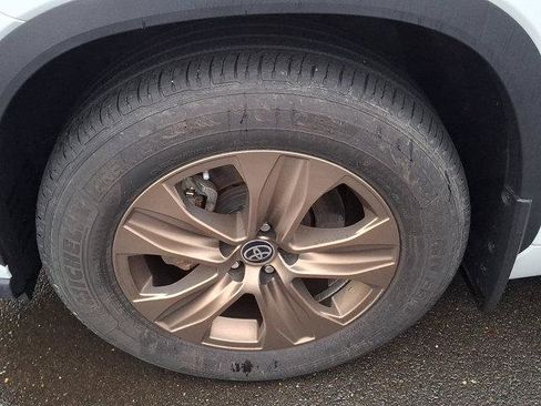 Used 2023 Toyota Highlander Bronze Edition image 6